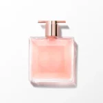 Idole Le Parfum kokusundan esinlenilmiştir